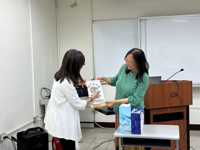 Dr. Yu Xiao, Associate Professor of Portland State University, delivered a speech