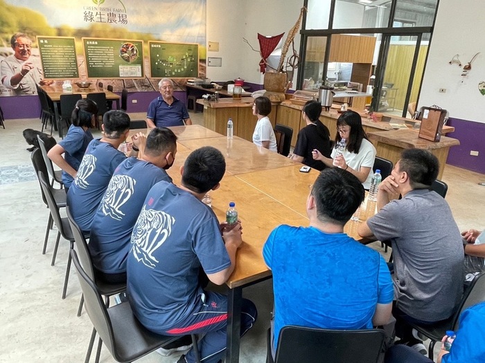 Director Lin and graduate students conducted on-site survey of the mudslide disaster affected area in Nantou County.