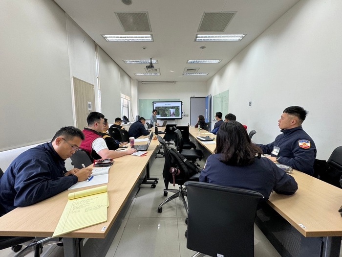 Associate Professor Yu-Ching Lin from National Defense University delivered a keynote lecture.