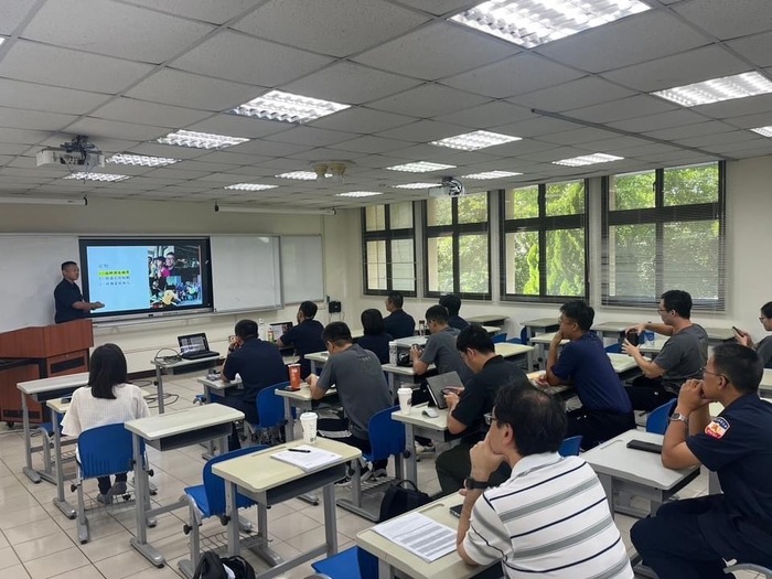 First-year graduate students presented their admission learning plans.