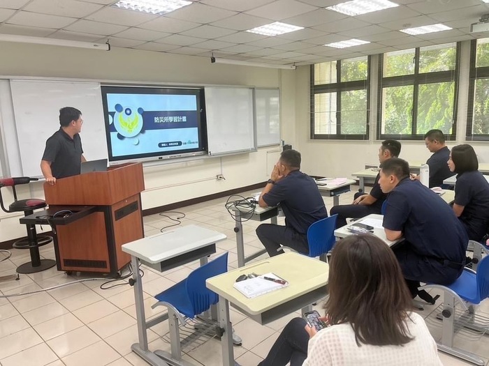 First-year graduate students presented their admission learning plans.