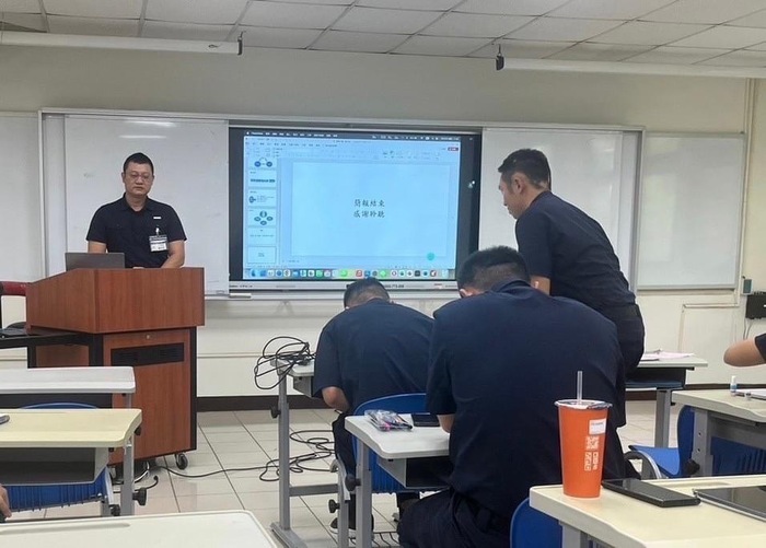 First-year graduate students presented their admission learning plans.