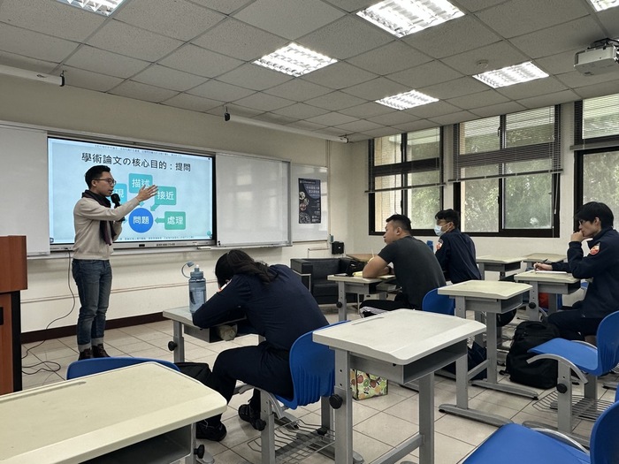 Lecture by Mr. Zhao Xiongjian from NTU Writing Center