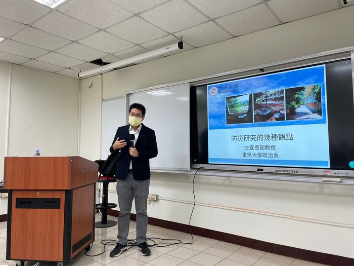 Dr. Tso Yi-En, Associate Professor of Department of Political Science, Soochow University, delivered a speech on 12th October.