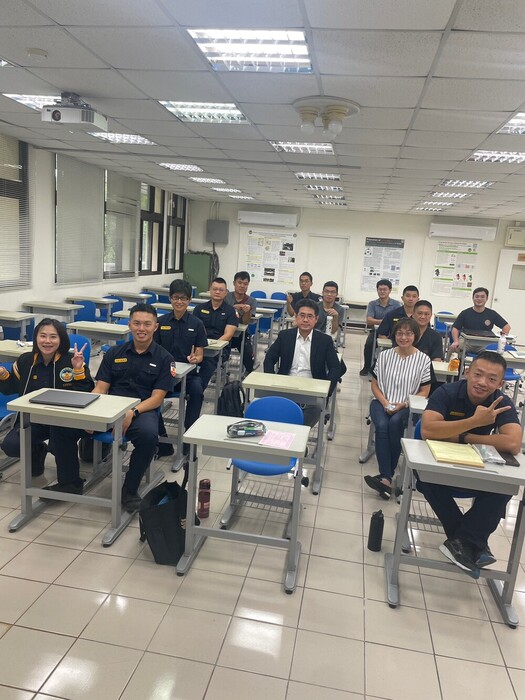 Dr. Tso Yi-En, Associate Professor of Department of Political Science, Soochow University, delivered a speech on 12th October.