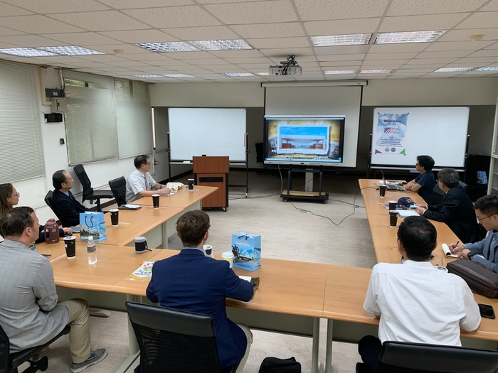Advisors from the American Institute in Taiwan (AIT) visited our department on October 27th.