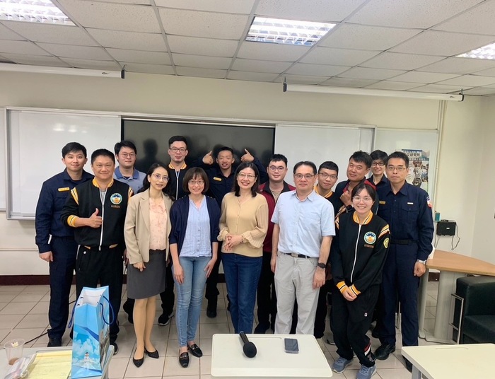 Professor Chiung-Wen Hsu from the Department of Radio & Television of National Chengchi University presented a keynote lecture