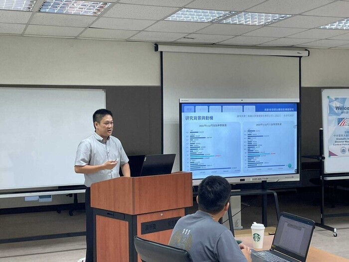 Congratulations for Jian Zih-ji, graduate students of class 2022, passing the thesis proposal oral examination