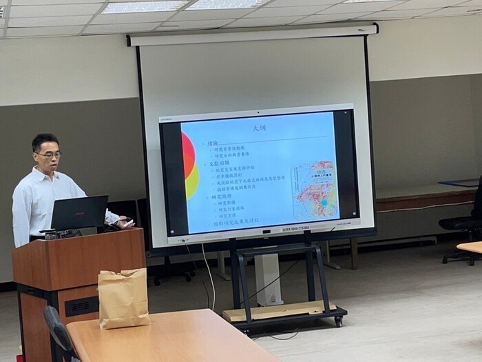 Congratulations for Huang Guo-Yan, graduate students of class 2022, passing the thesis proposal oral examination.