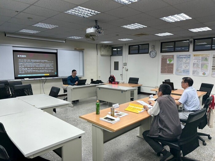 Congratulations for Jhao Guan-Yu, graduate students of class 2022, passing the thesis proposal oral examination..