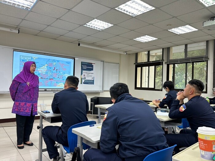 Keynote Lecture “Resilient Tourism Communities “presented by Dr. Rahmawati Husein from Indonesia