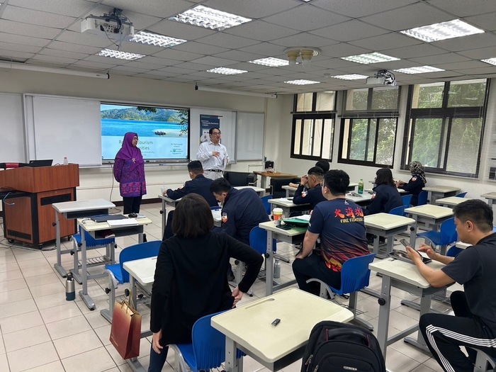 Keynote Lecture “Resilient Tourism Communities “presented by Dr. Rahmawati Husein from Indonesia