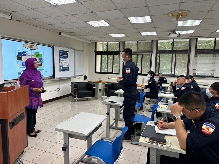 Keynote Lecture “Resilient Tourism Communities “presented by Dr. Rahmawati Husein from Indonesia
