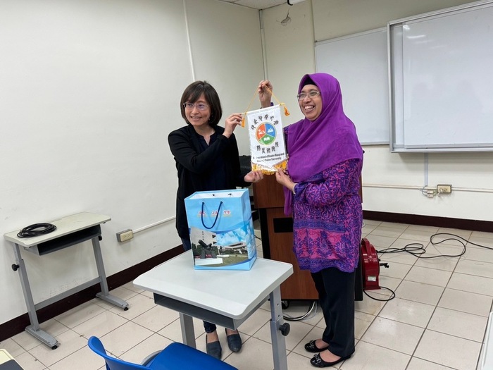 Keynote Lecture “Resilient Tourism Communities “presented by Dr. Rahmawati Husein from Indonesia